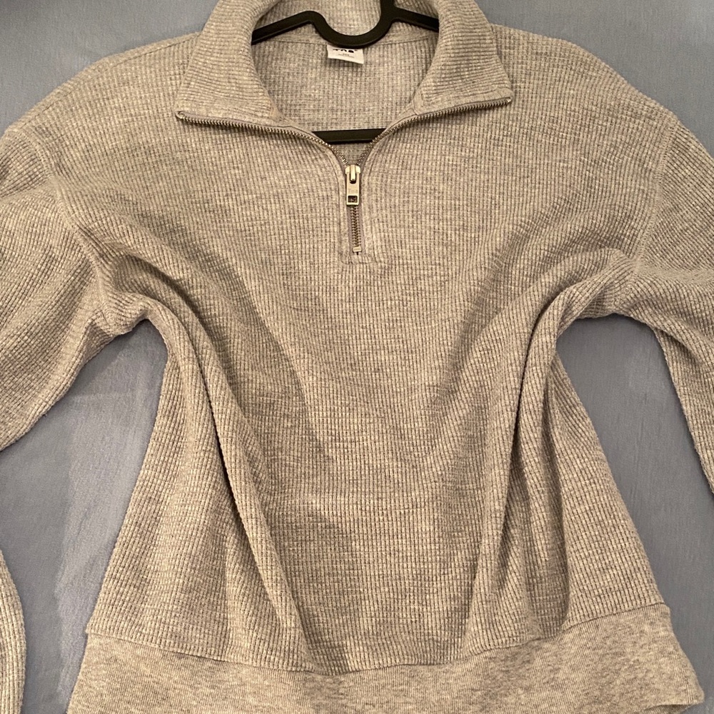TNA Light Gray Ribbed Knit Top